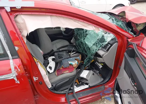 2017 Hyundai Elantra Se z USA, uszkodzony, nr VIN 5NPD84LFXHH052736